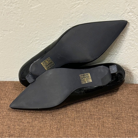 Journee Collection Womens Celica Slip On Kitten Heel Pointed Toe Pumps - Picture 5 of 8